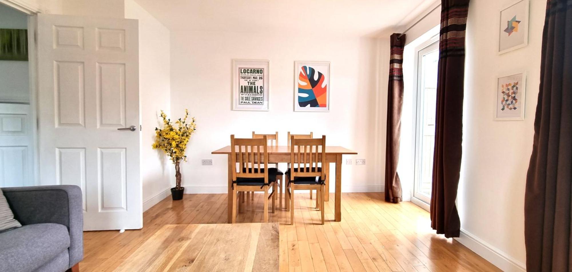 Spacious 4 Bedroom House, Old Town