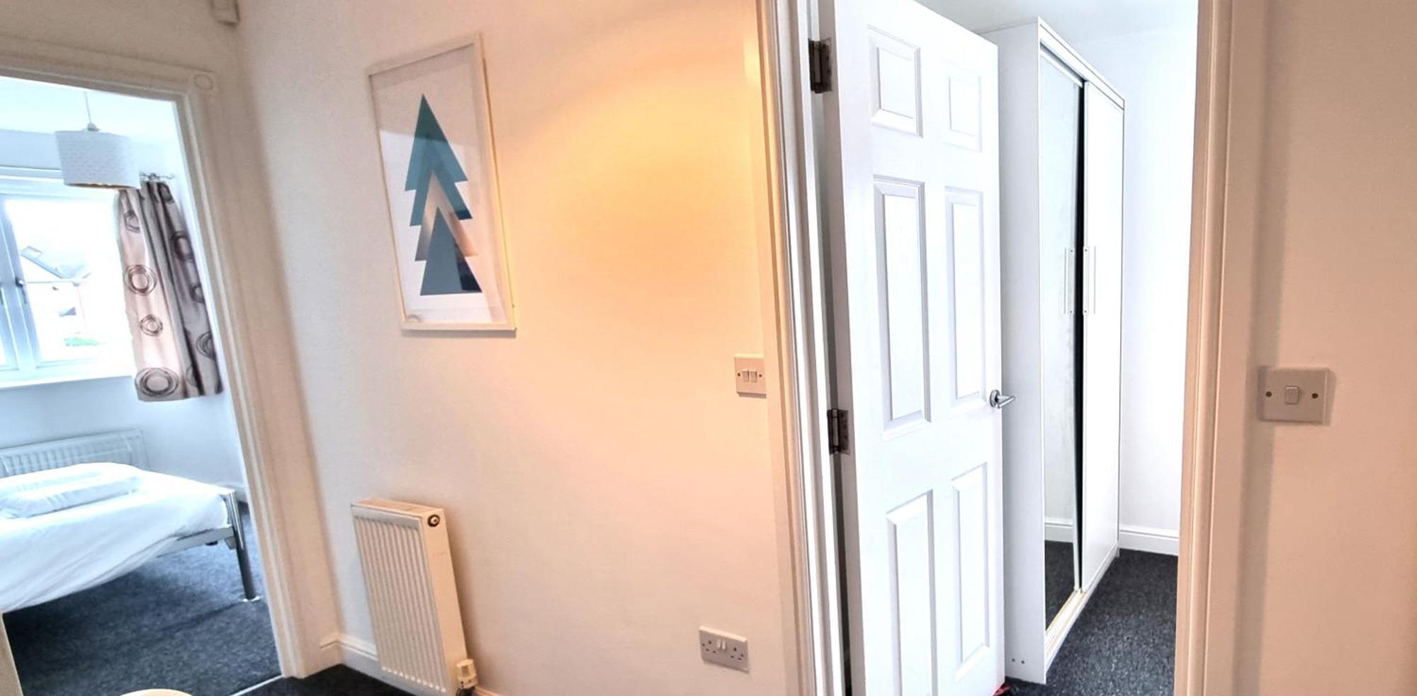 Spacious 4 Bedroom House, Old Town